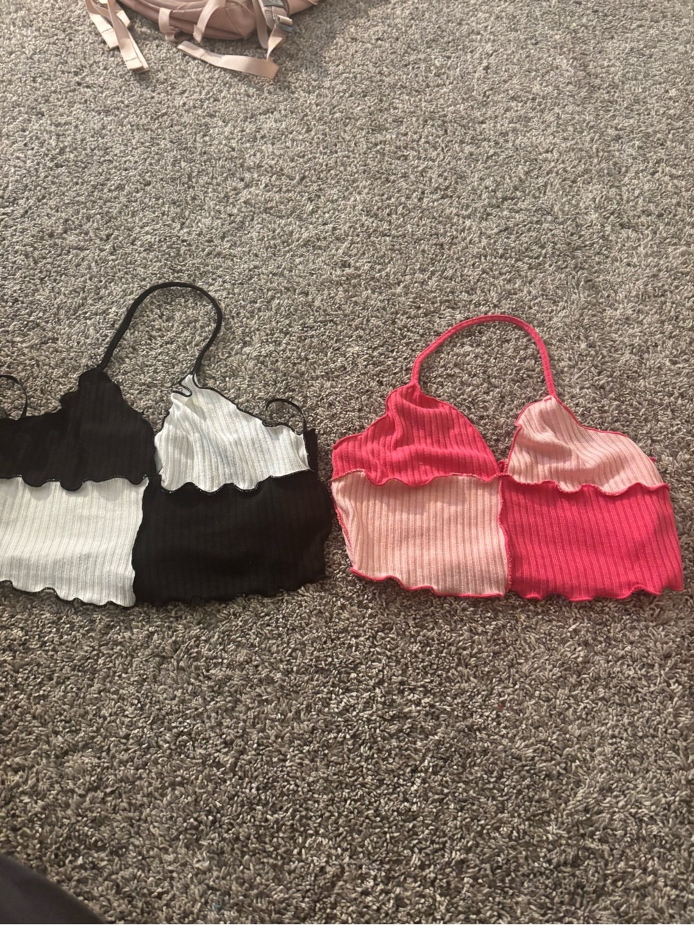 SHEIN Pink Ribbed Scalloped Crop Top